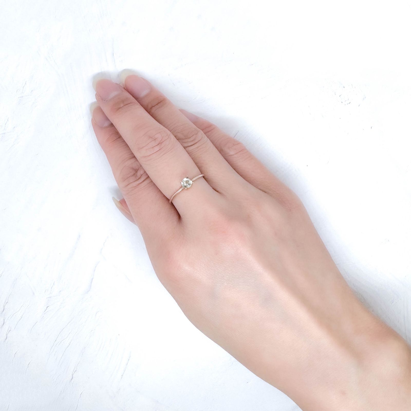 アクロアイト ナイジェリア産 0.25ct / 4x4mm前後 [251231355]