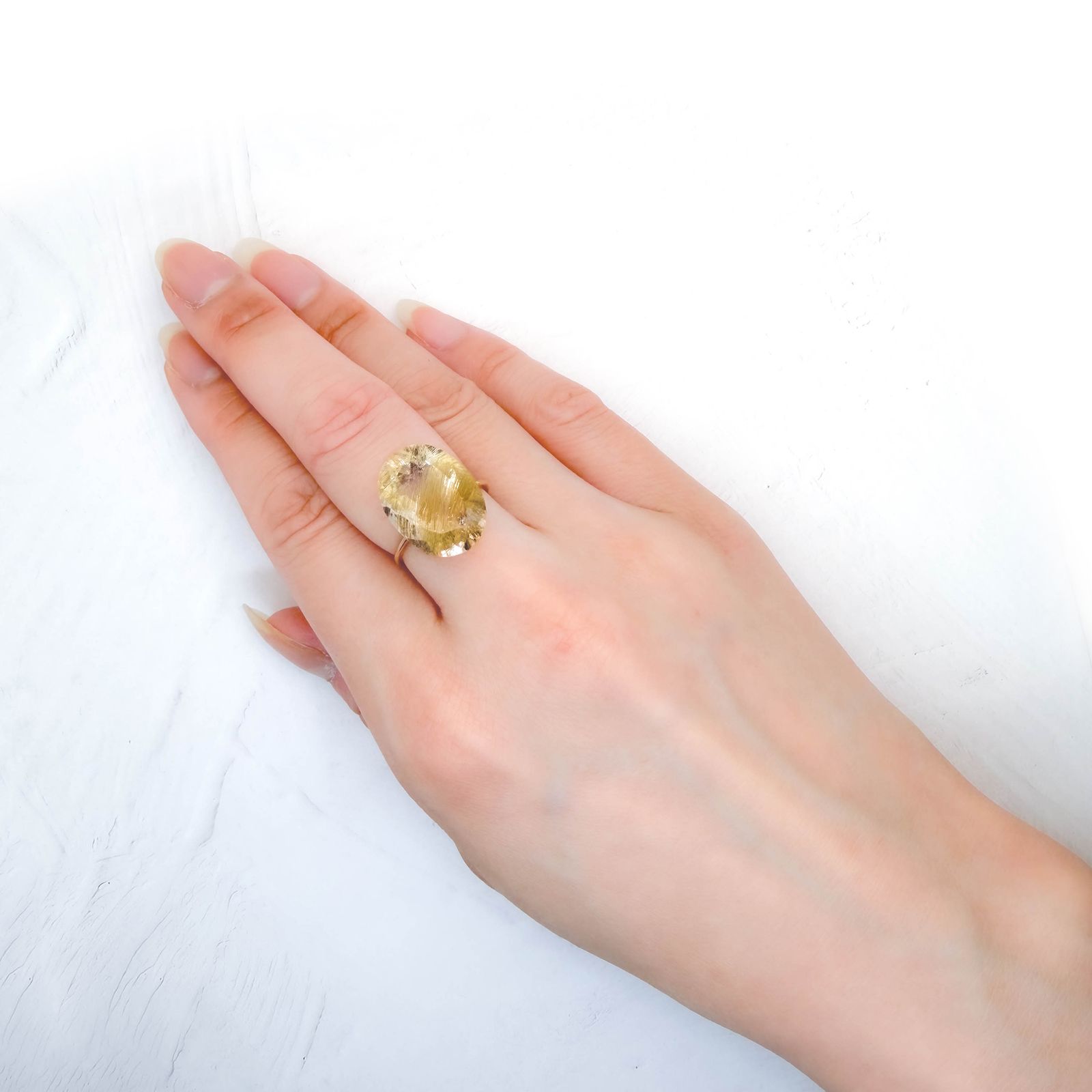 ルチルクォーツ ブラジル産 11.56ct / 18x12.9mm前後 [260732399]