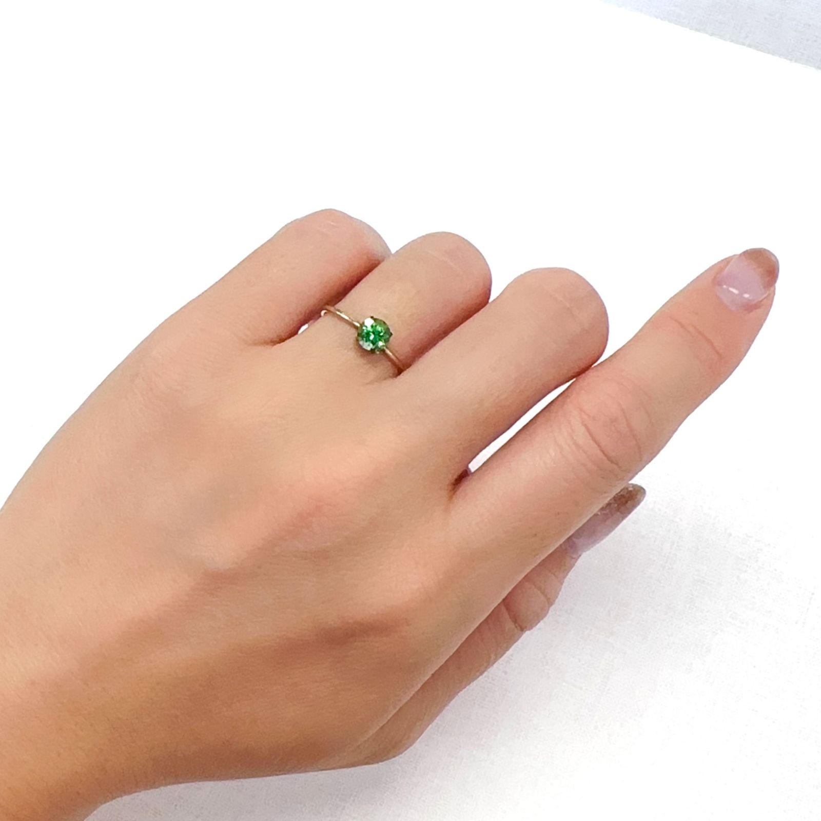 ツァボライト タンザニア産 0.68ct[231023564]5.2x5.2mm前後