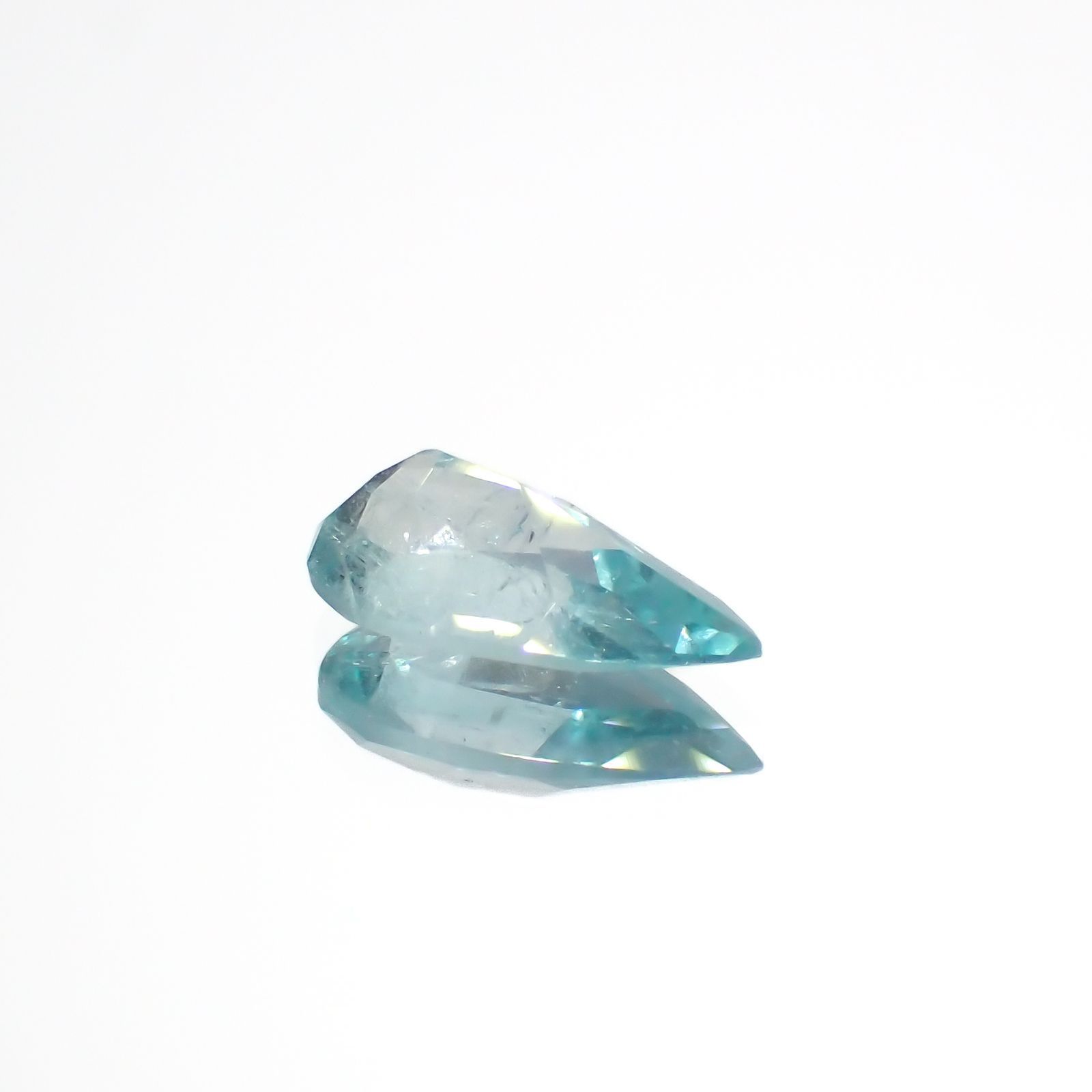 ユークレース(宝石名ブルー・ユークレース)コロンビア産 0.796ct ソ付(彩珠)[221018683]9.3x4.7mm前後