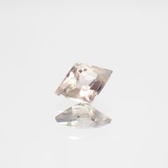◇カスタムカット◇ダイアスポア(宝石名ダイアスポア)トルコ産 0.54ct 識別済[220516033]7x5.2mm前後