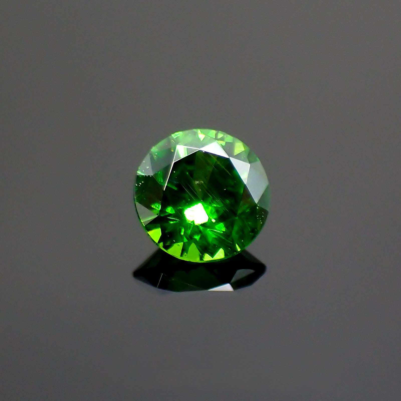 デマントイドガーネット(宝石名デマントイド・ガーネット)ロシア産 0.125ct ソ付(彩珠)[230622499]3x3mm前後