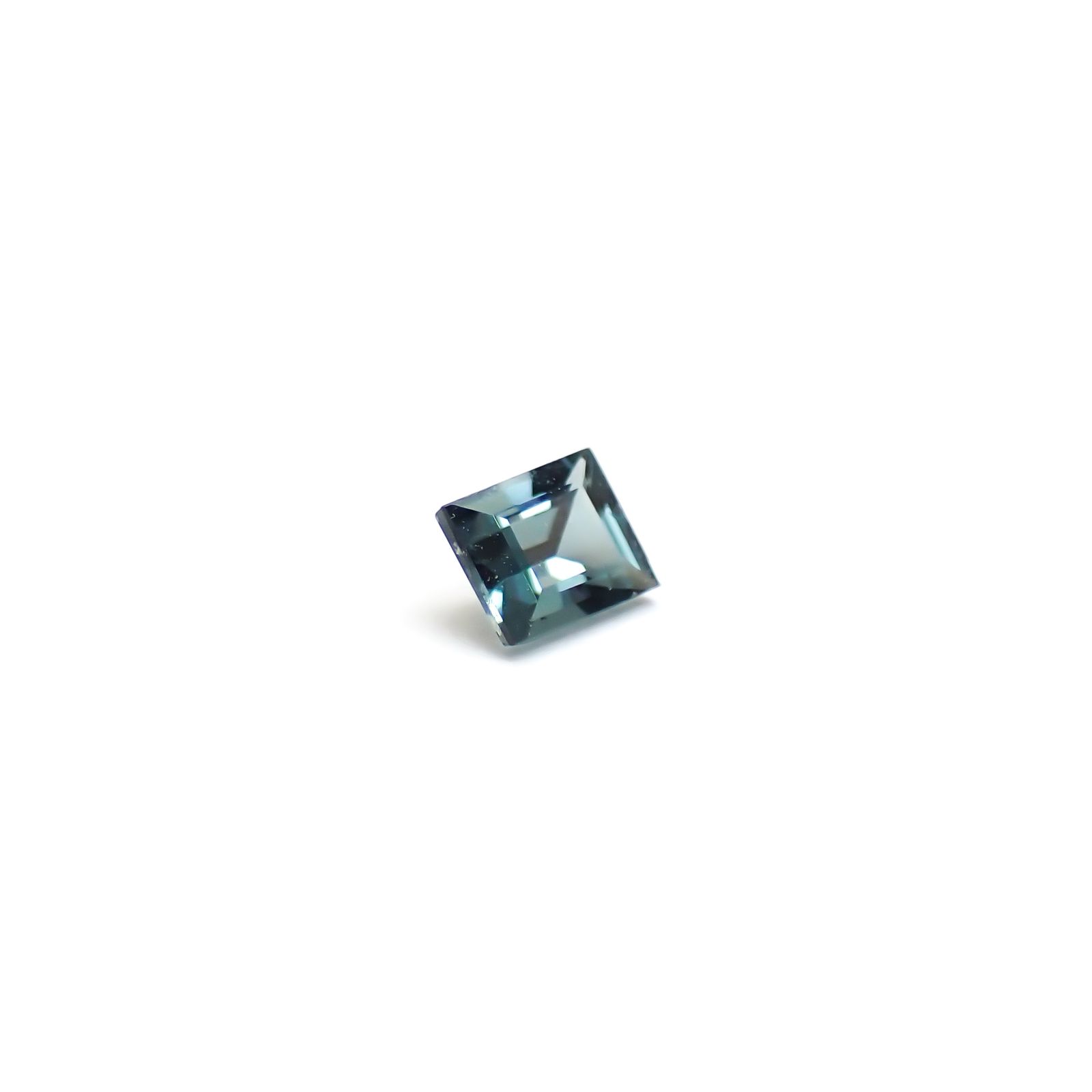 サファリン スリランカ産 0.12ct / 3x2.4mm前後 [260432054]