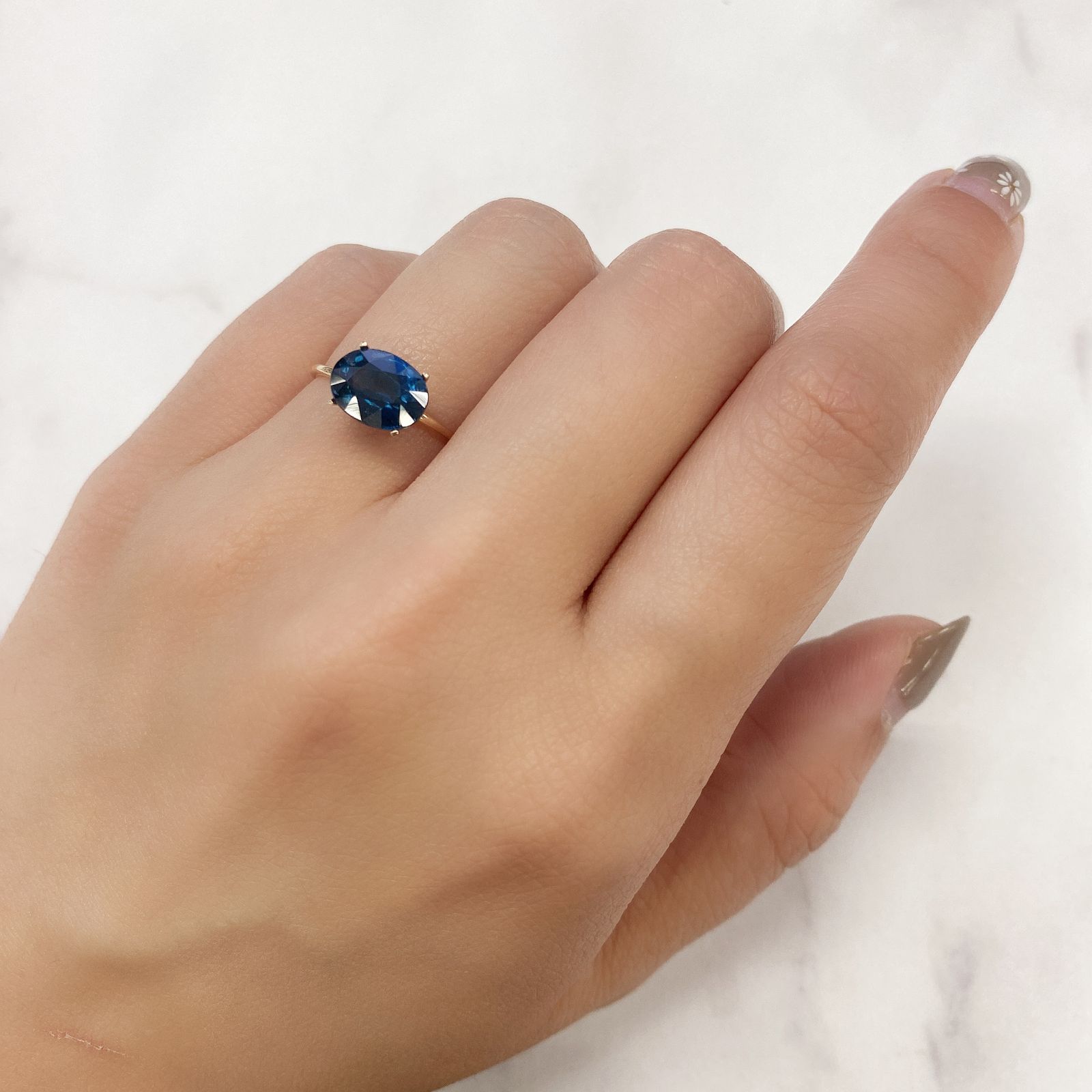 オーシャンブルーカイヤナイト(宝石名カイヤナイト) インド・オリッサ州産 2.40ct 識別済[210912367]9×6.8mm前後