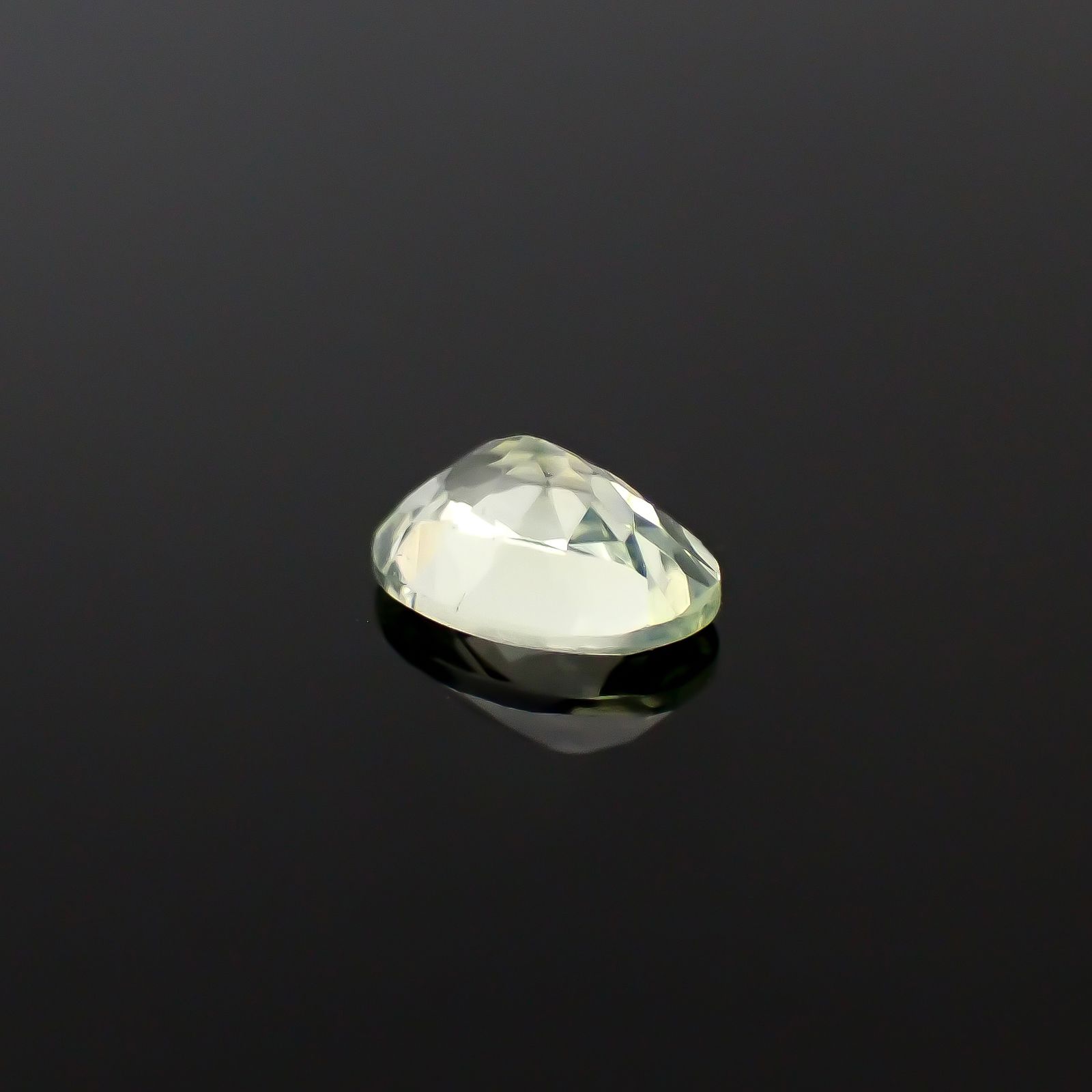 クリソベリルキャッツアイ スリランカ産 0.52ct [250329924]5.8x4.1mm前後