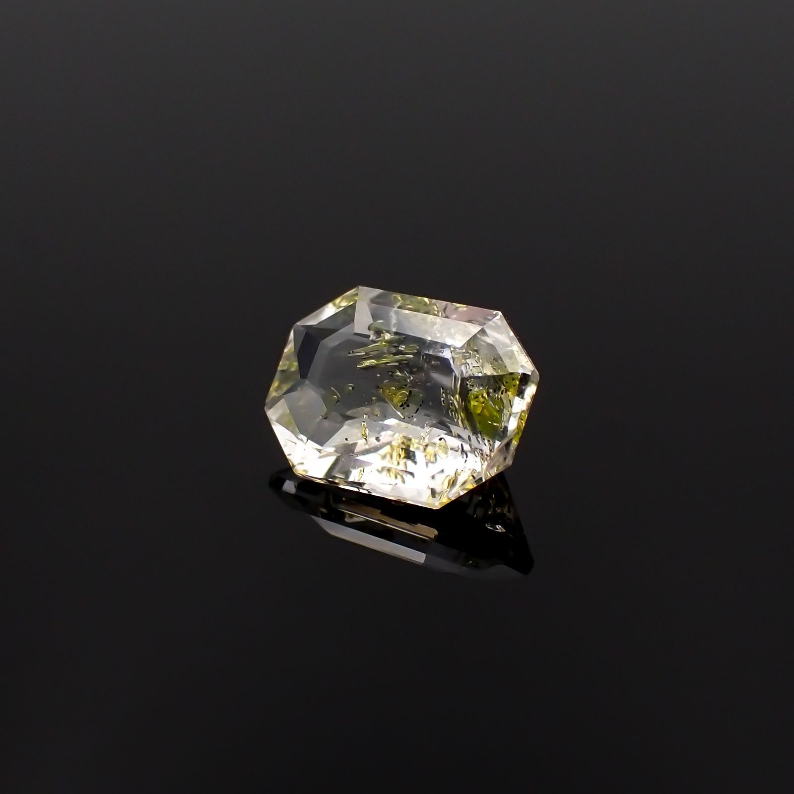 ◇オクタゴンカット◇オイルインクォーツ パキスタン産 0.55ct [240222093]6.2x4.7mm前後
