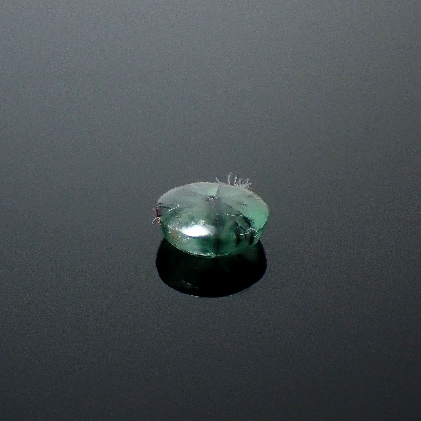 トラピッチェエメラルド コロンビア産 0.45ct[240326503]5.2x5.1mm前後