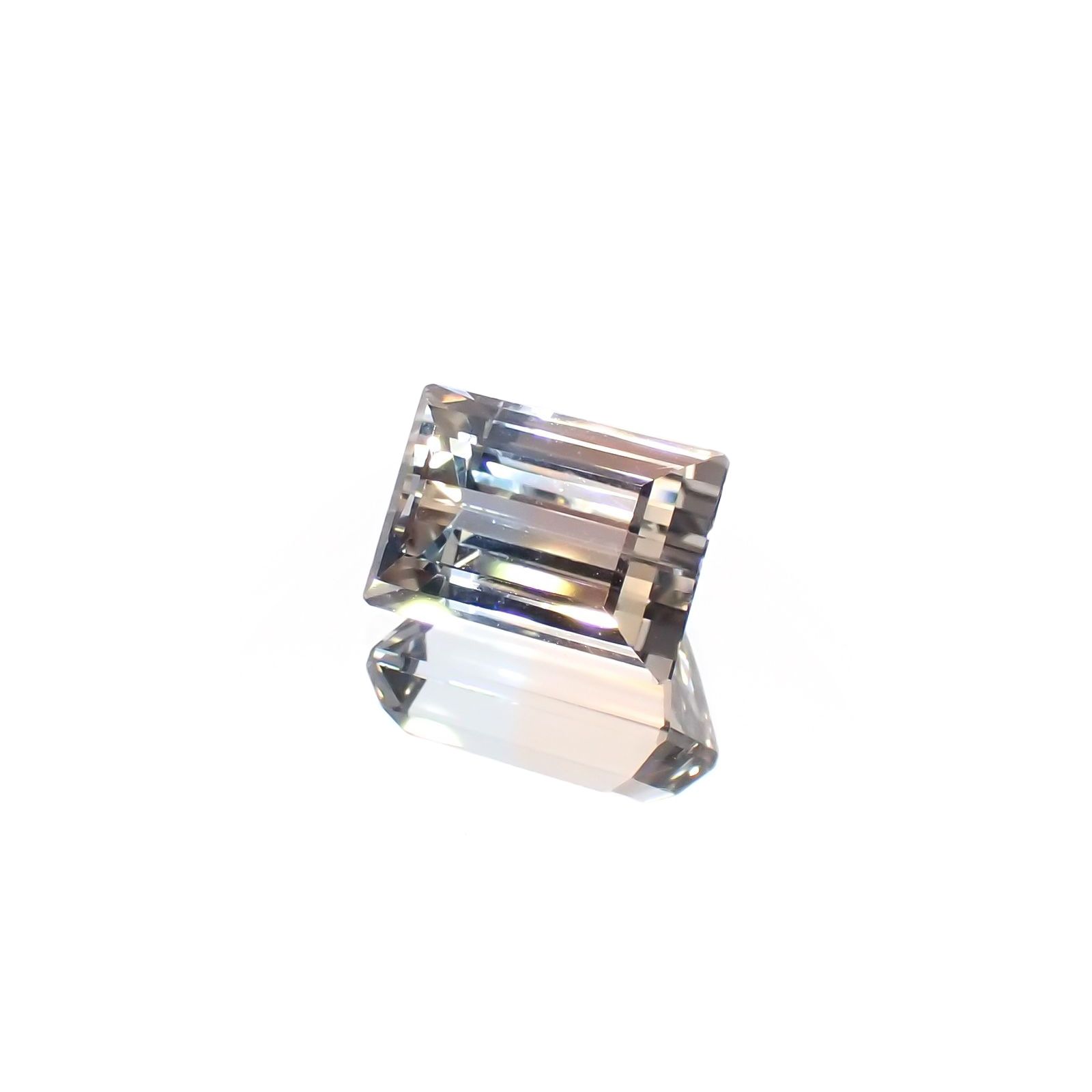 バイカラートパーズ ウクライナ産 4.41ct / 9.7x7mm前後 [231224893]