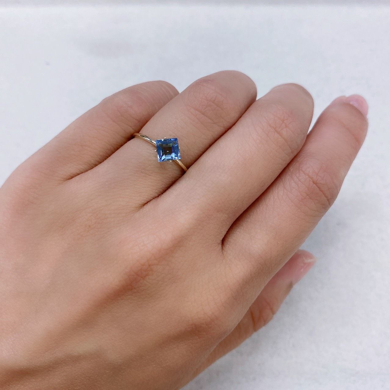 アクアマリン サンタマリアカラー(宝石名アクアマリン) モザンビーク産 0.73ct 識別済[210812596]5×5mm前後