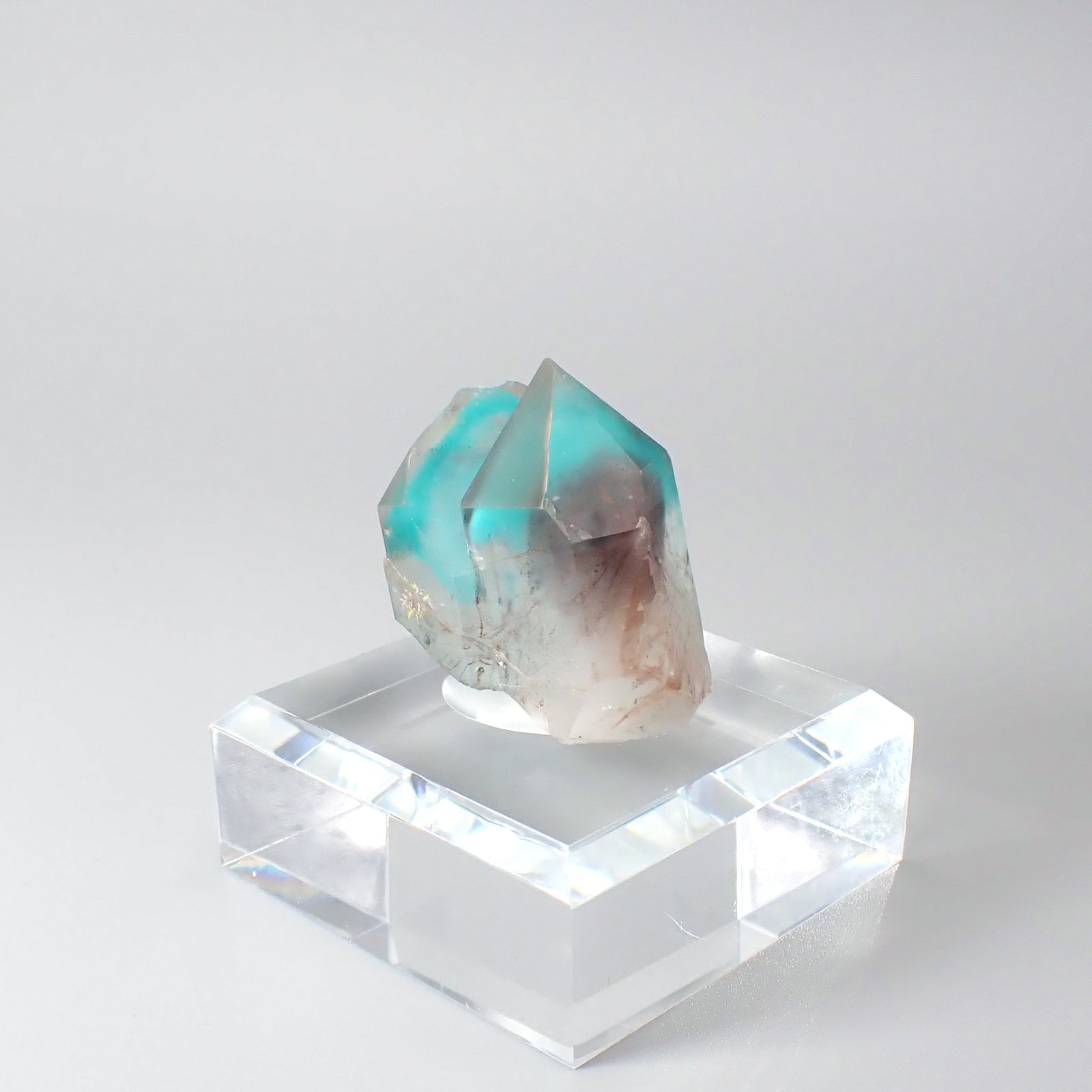 アホイトインクォーツ原石 南アフリカ・メッシーナ鉱山産 アクリル台座付き 159.82ct(31.96g) / 36x21.7x32.1mm前後 [260532292]