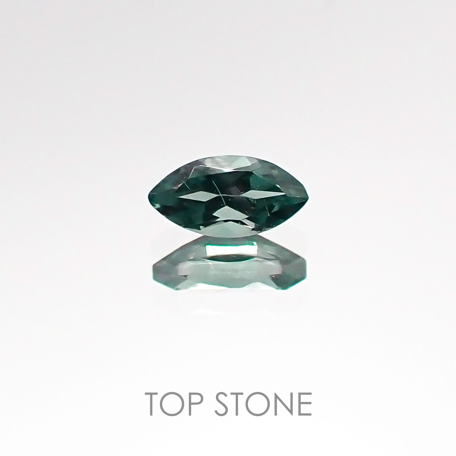 カラーチェンジガーネット(アレキタイプ)(宝石名ガーネット/カラーチェンジタイプ) マダガスカル・ベキリー産 0.23ct 識別済[20106597]5.2×2.6mm前後