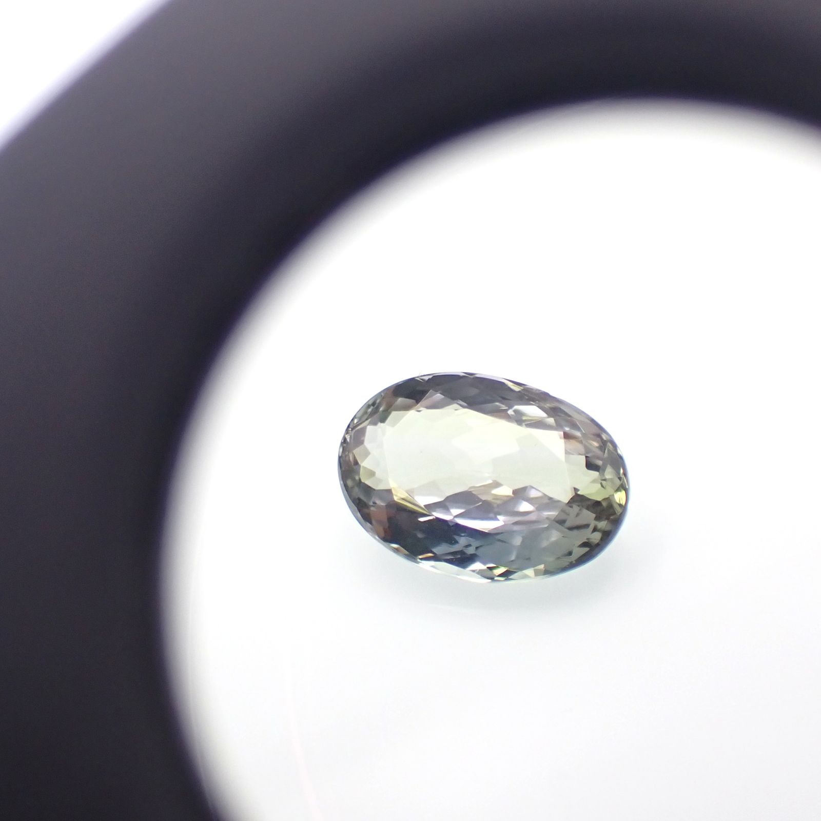 バイカラータンザナイト(宝石名ゾイサイト)タンザニア産 2.66ct 識別済[231224806]10.7x7.5mm前後