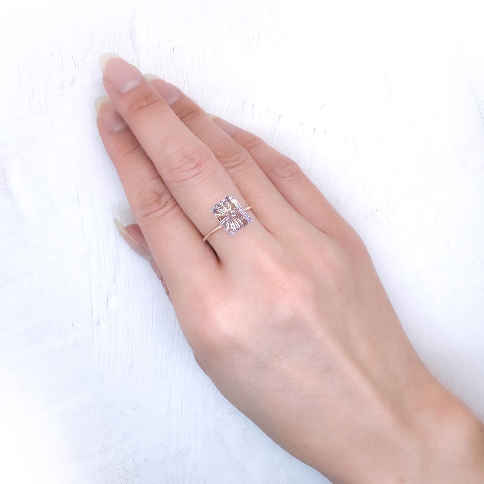 ◇甲州貴石切子Plus Three◇アワーグラスアメジスト モロッコ産 2.98ct / 10x7.8mm前後 [251231460]