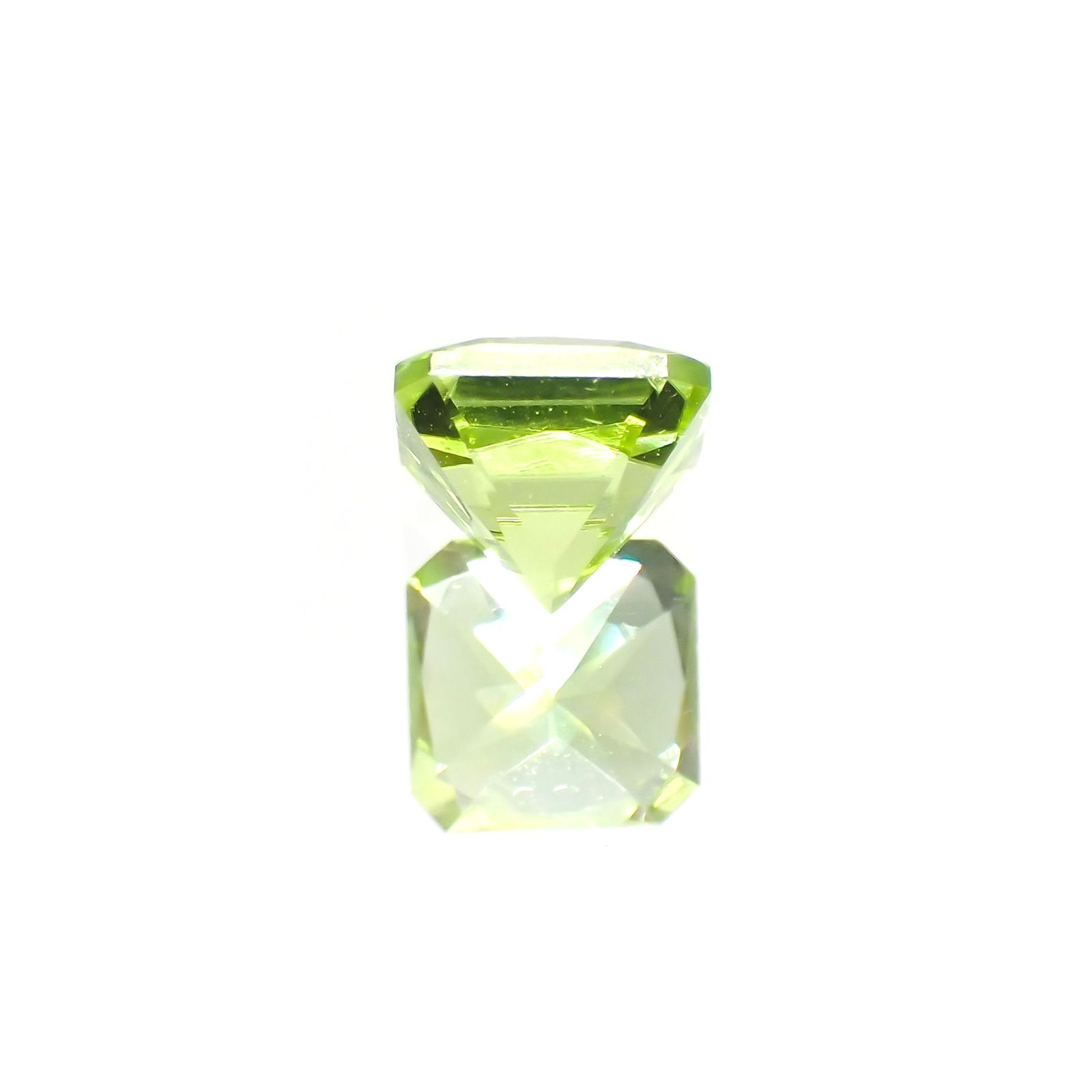 ◇アッシャーカット◇ペリドット(宝石名ペリドット) パキスタン産 1.36ct 識別済[210913482]6.1×6.1mm前後