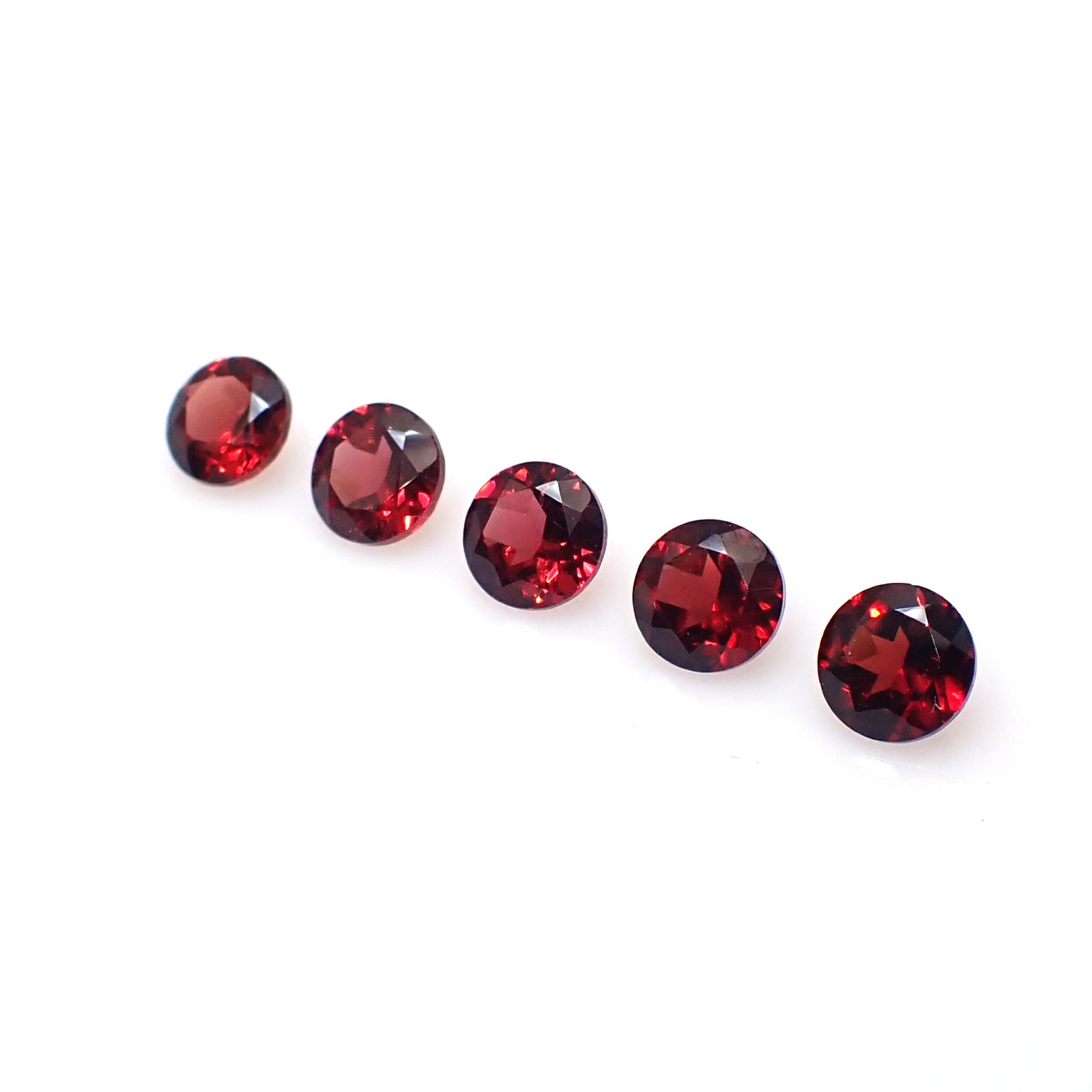<ランダムセレクト1個販売>パイラルスパイトガーネット モザンビーク産 約0.57ct [250129787]5x5mm前後