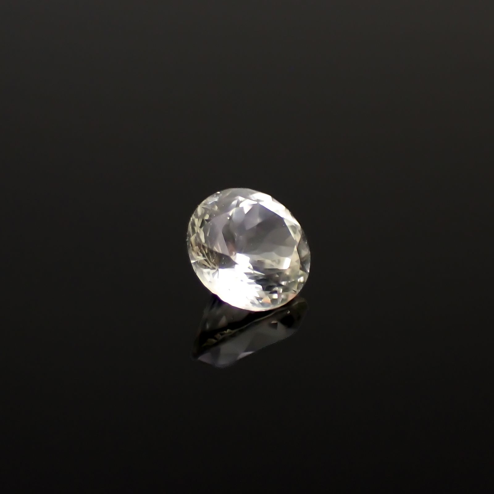 ローディザイト/ロンドナイト(宝石名ローディザイト/ロンドナイト)マダガスカル産 0.395ct ソ付(日独)[240427274]4.5x4.53mm前後