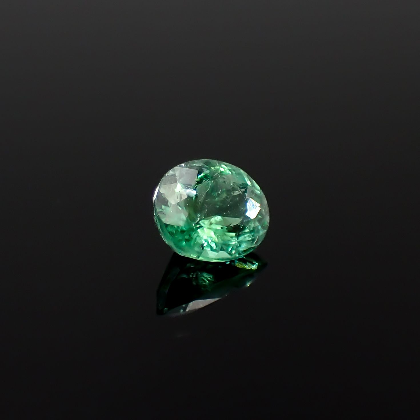パライバトルマリン ブラジル・パライバ州バターリャ鉱山産 0.42ct[240928736]5.1x4.4mm前後