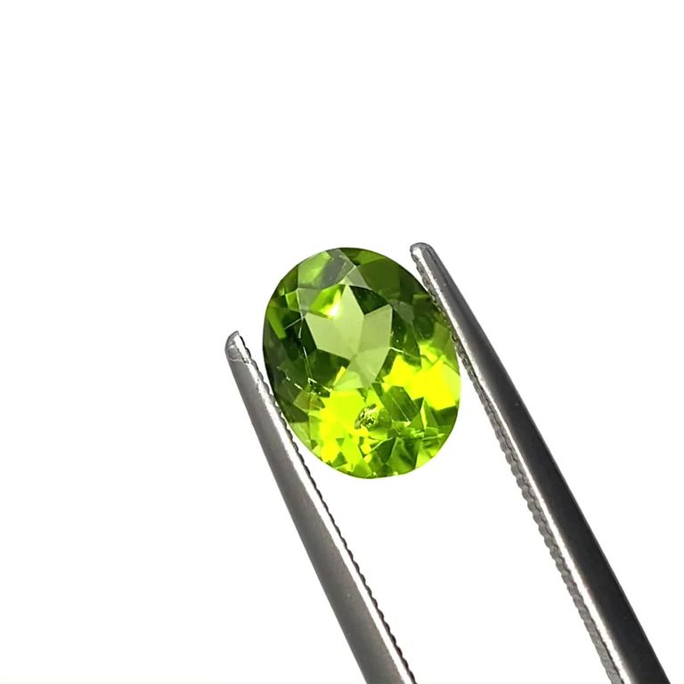 リリーパッドペリドット アメリカ・アリゾナ州産 2.15ct / 8.9x7mm前後 