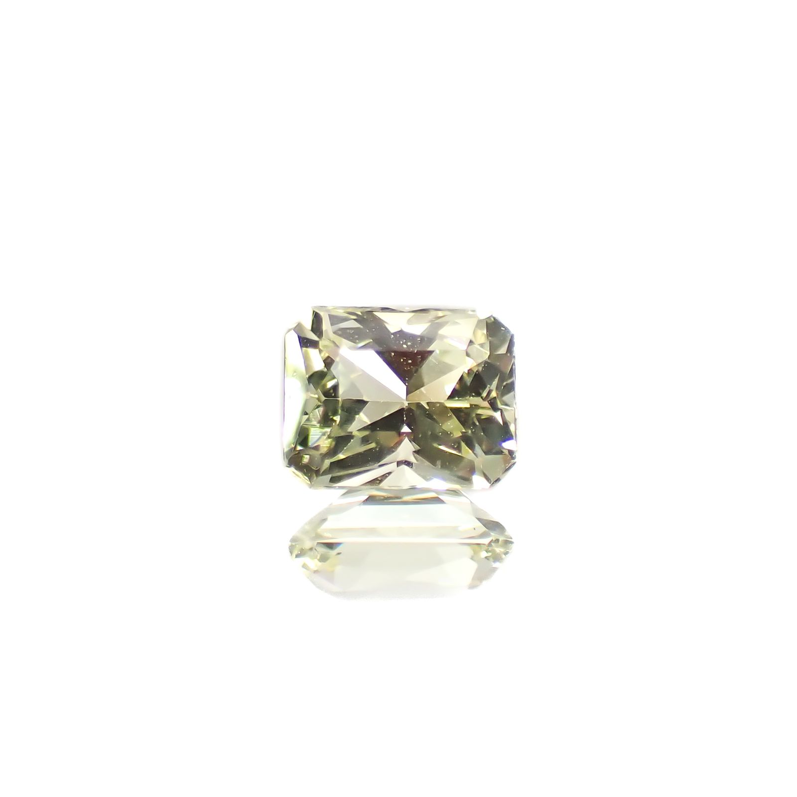 イエローアパタイト メキシコ産 0.64ct [241129469]5.5x4.3mm前後