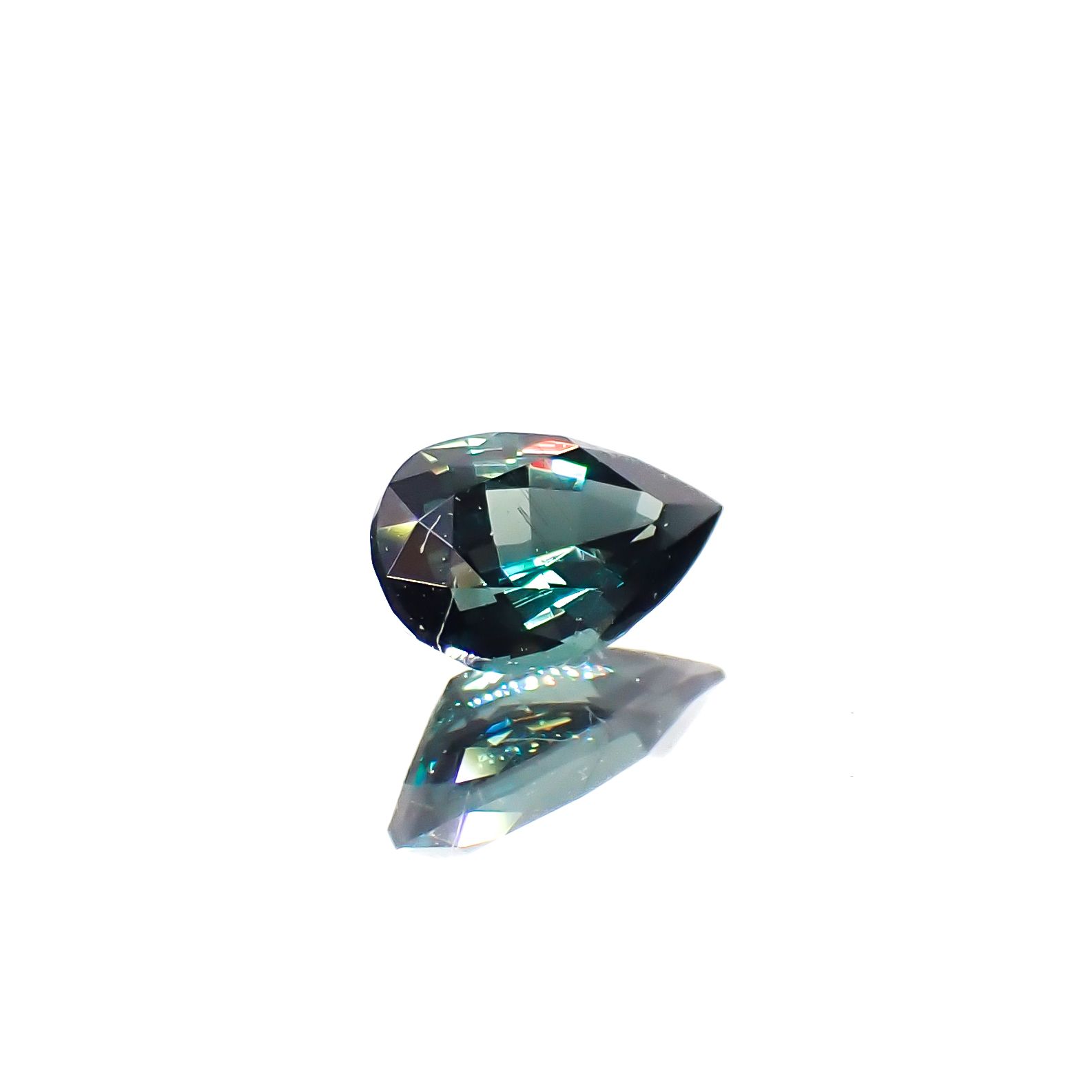 ベキリーブルーガーネット（カラーチェンジガーネット アレキタイプ） マダガスカル・ベキリー産 0.24ct[240628279]4.9x3mm前後