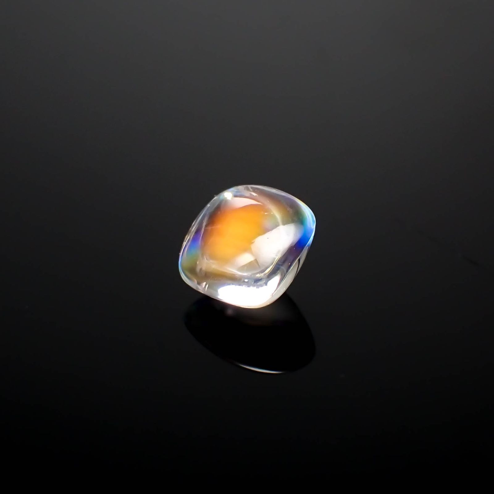 ◇バフカット◇レインボームーンストーン(宝石名ラブラドライト)マダガスカル産 1.282ct ソ付(彩珠)[240427202]6.6x6.6mm前後
