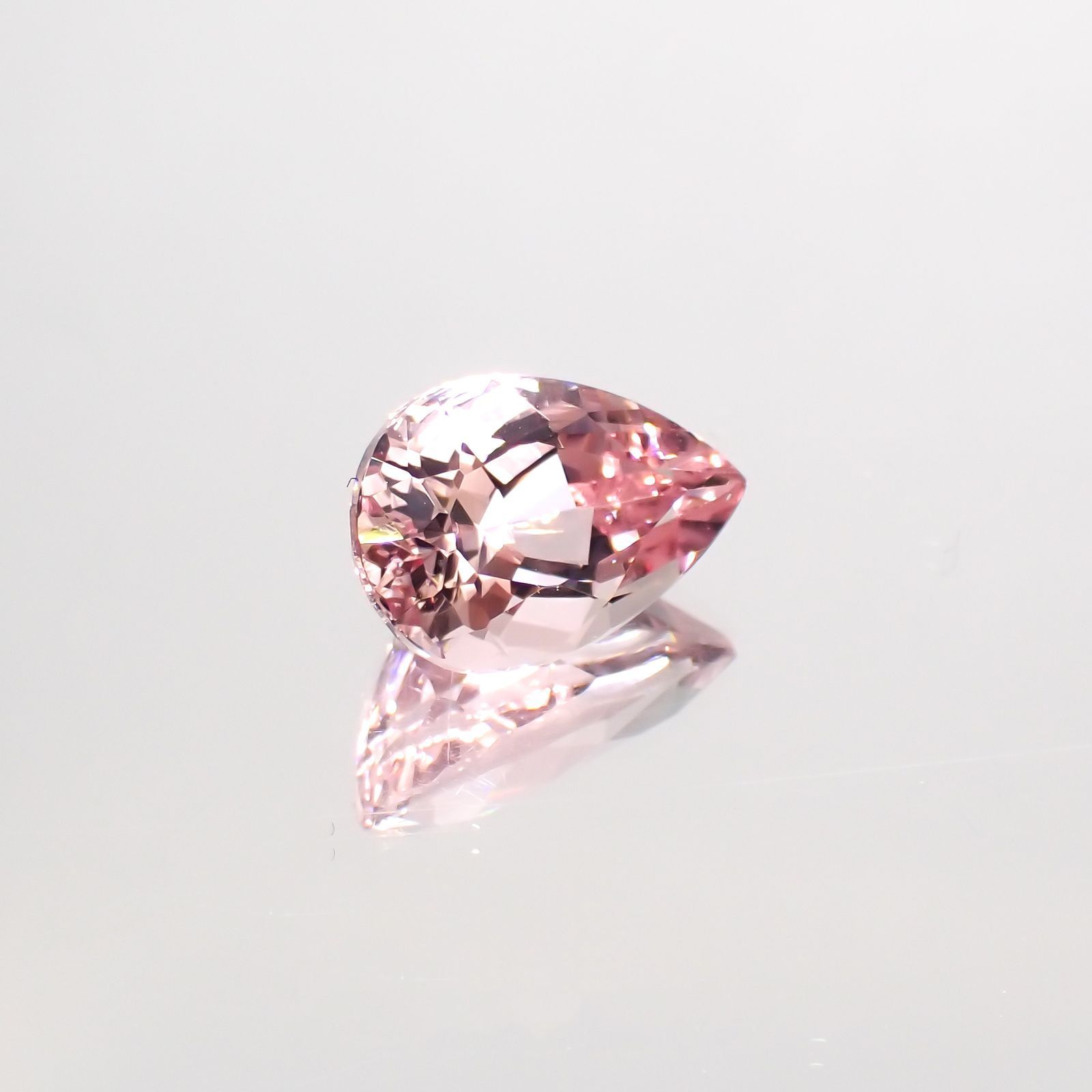 モルガナイト(宝石名モルガナイト)ナイジェリア産 3.634ct ソ付(彩珠)[220114244]12.4x8.2mm前後