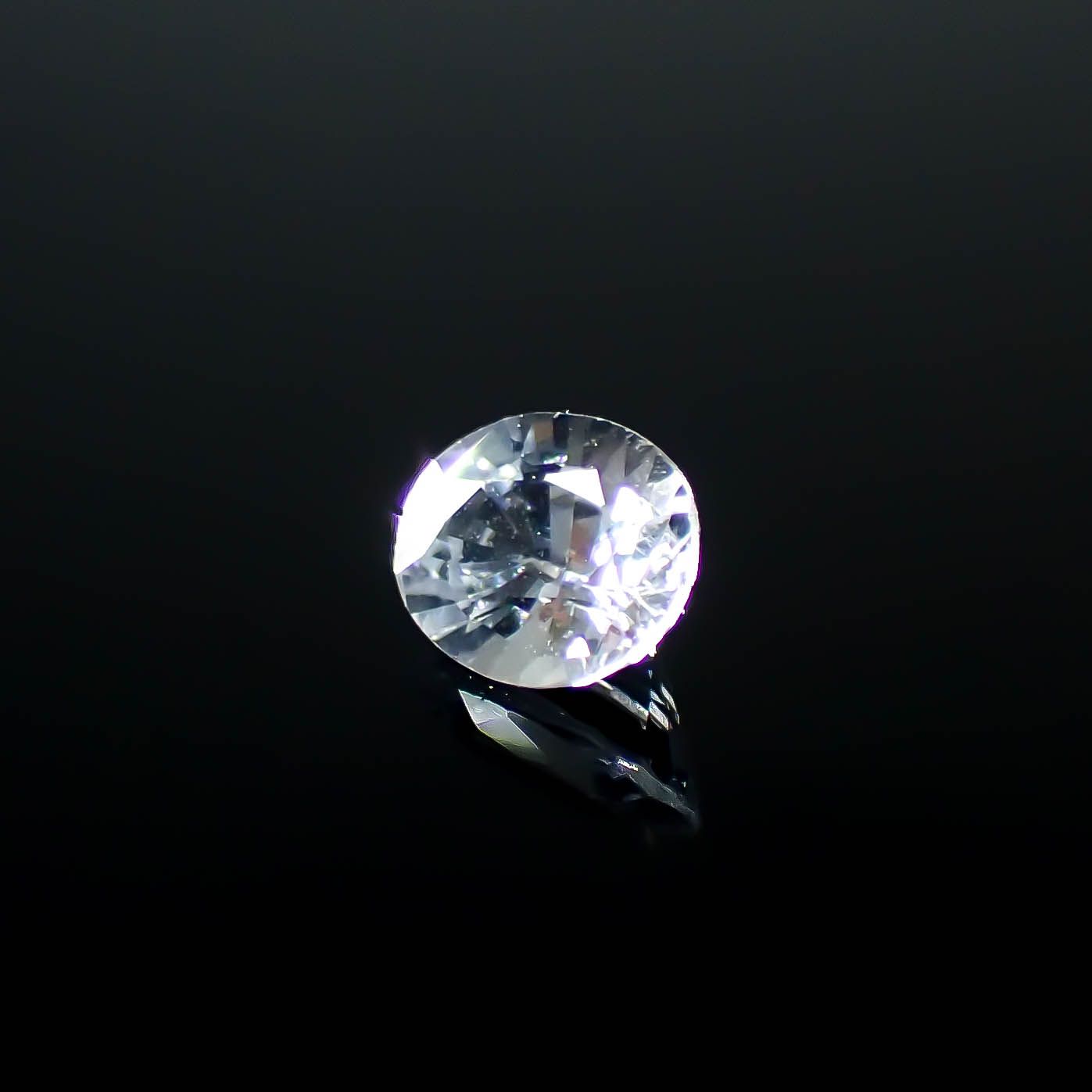カラーレスサファイア スリランカ産 0.37ct [250830975]4.9x3.8mm前後