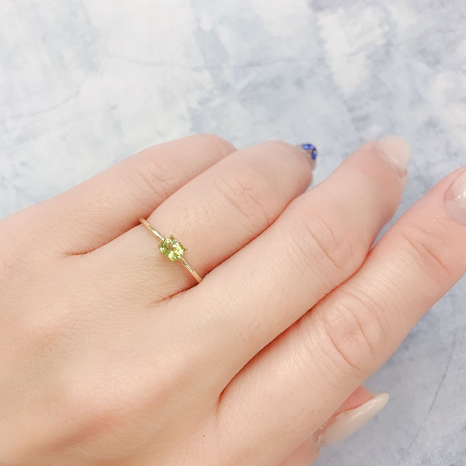 パラサイティックペリドット(宝石名ペリドット)採取地：ロシア 0.26ct 識別済[220616234]4.3x3.4mm前後