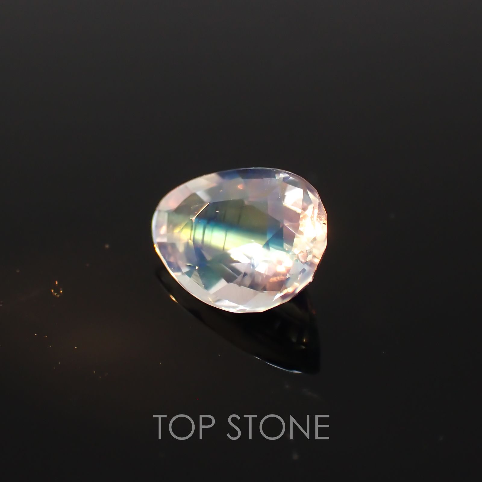 レインボームーンストーン(アンデシンラブラドライト) マダガスカル産 ルース 1.01ct[210310398]8.2×6mm前後