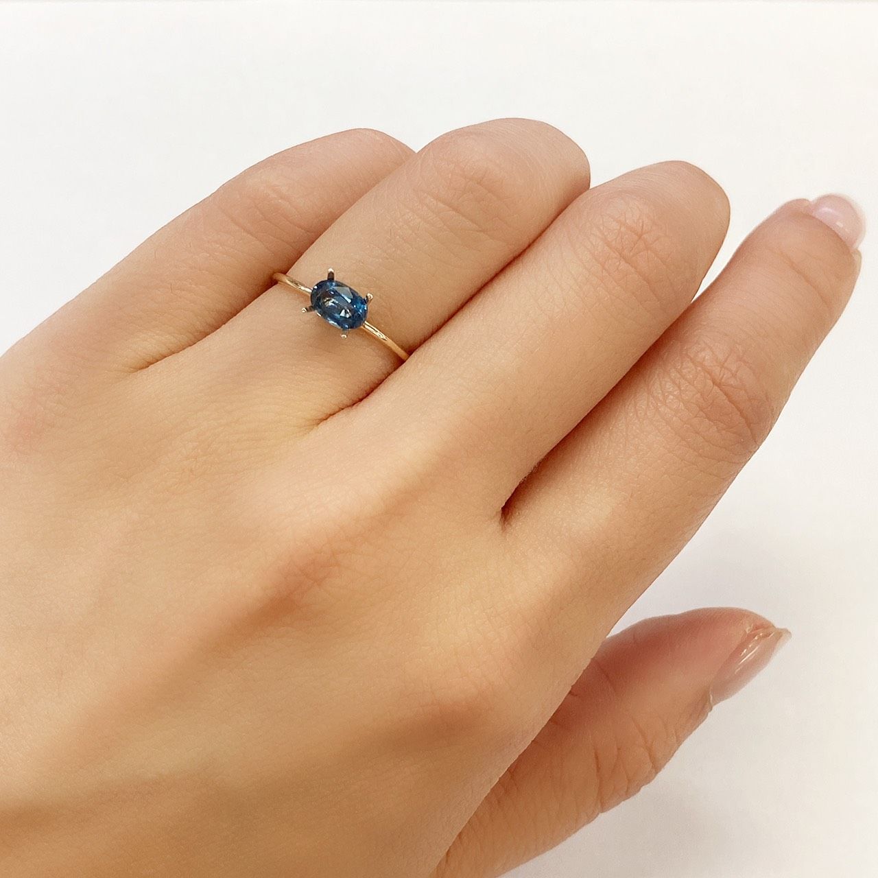 オーシャンブルーカイヤナイト ネパール産 ルース 0.54ct[210711421]6.2×4.1mm前後