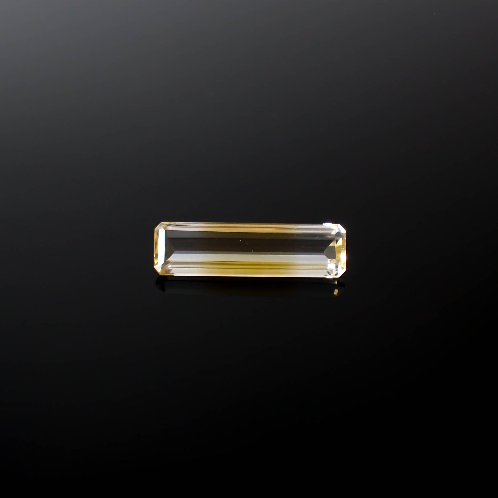 バイカラーシトリン ブラジル・ミナスジェライス州産 5.92ct[240326455]22.8x6.5mm前後