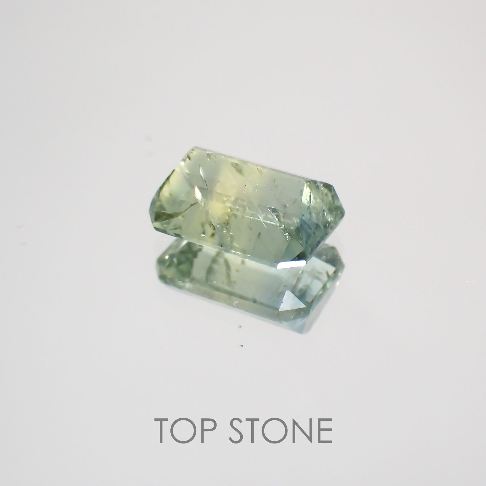 バイカラーサファイア 非加熱(宝石名バイカラー・サファイア) タンザニア産 2.098ct ソ付(彩珠)[210710610]8.2×5.5mm前後