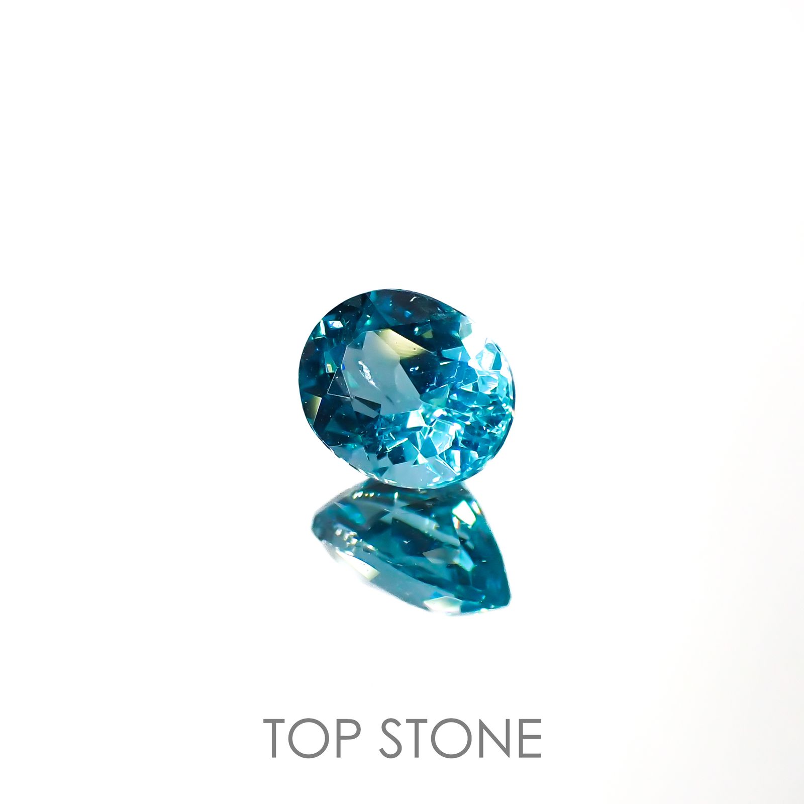アパタイト(宝石名アパタイト)マダガスカル産 0.78ct 識別済[220616385]6.3x4.9mm前後