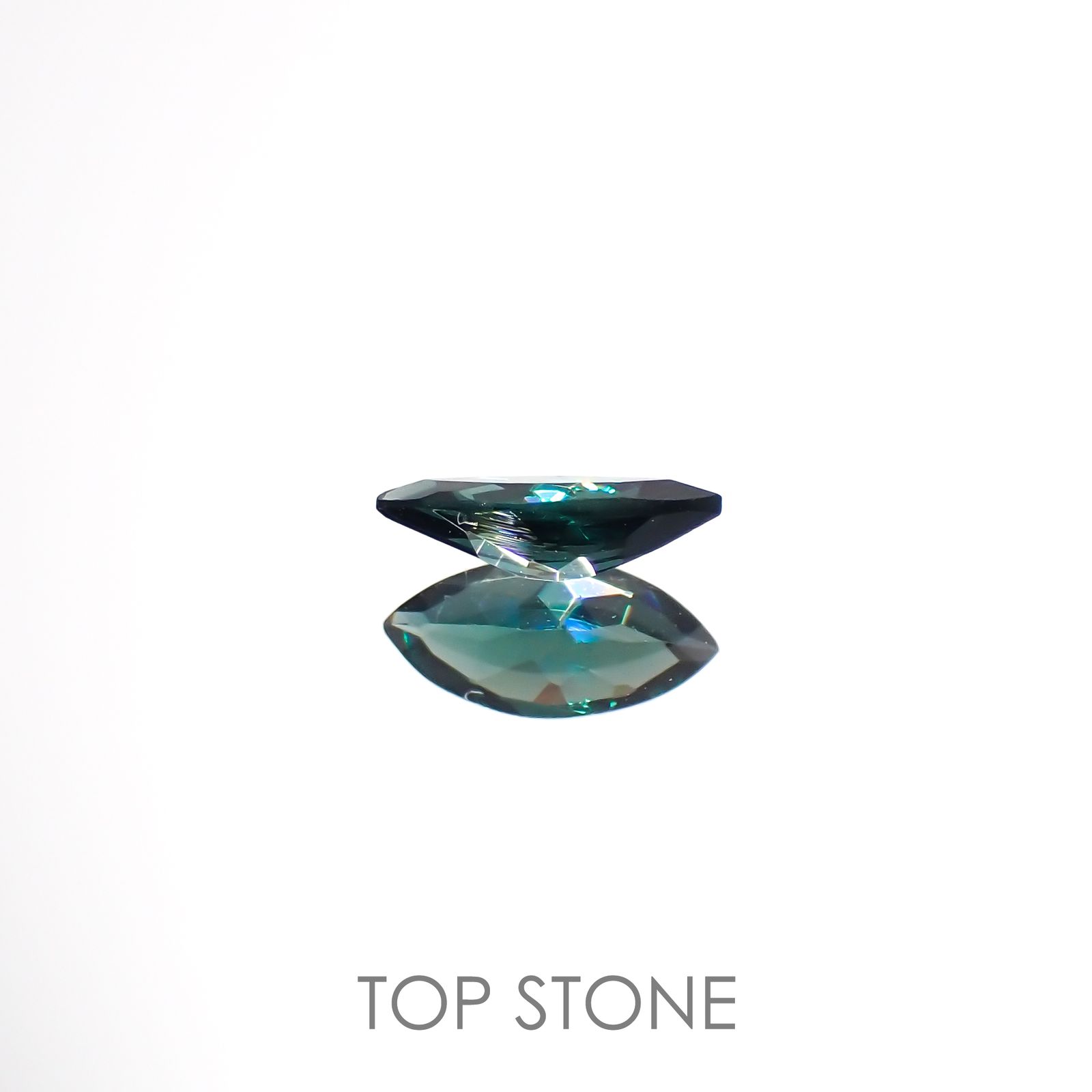 カラーチェンジガーネット(アレキタイプ)(宝石名ガーネット/カラーチェンジタイプ) マダガスカル・ベキリー産 0.23ct 識別済[20106610]6.2×3mm前後