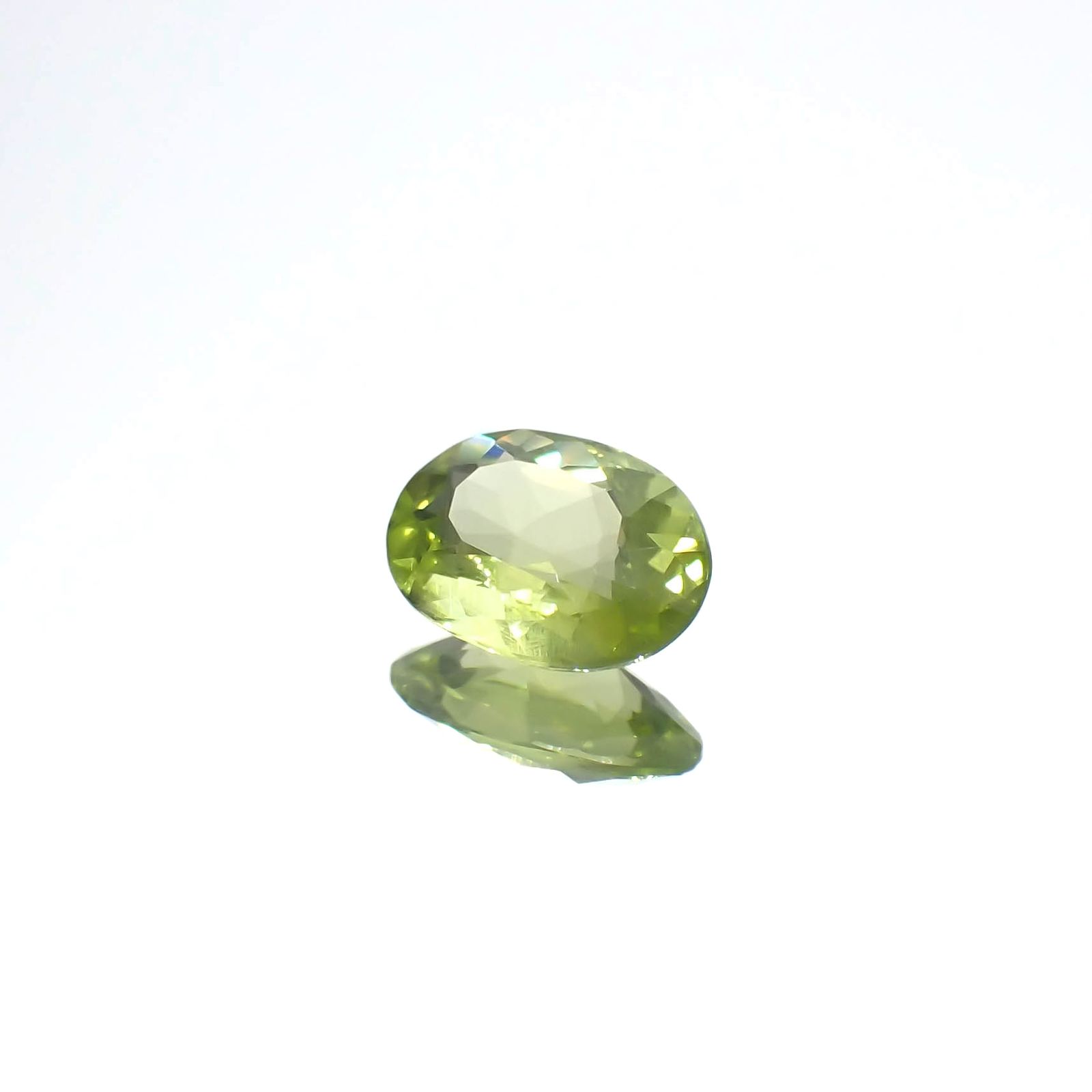グリーンエンスタタイト(宝石名グリーン・エンスタタイト)カメルーン産 0.66ct 識別済[240125622]6.9x5.1mm前後