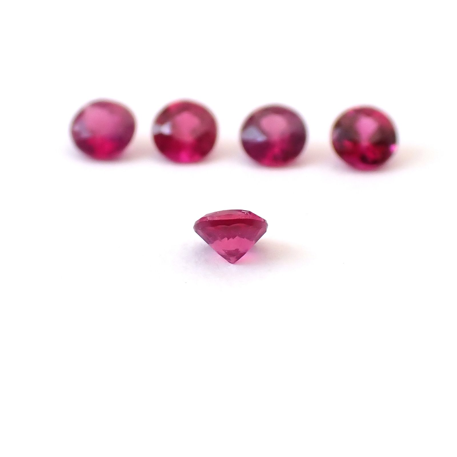 ルビー 5個セット タイ/モザンビーク産 0.27ct(5pcs合計) / 2.2x2.2mm前後 [260532287]