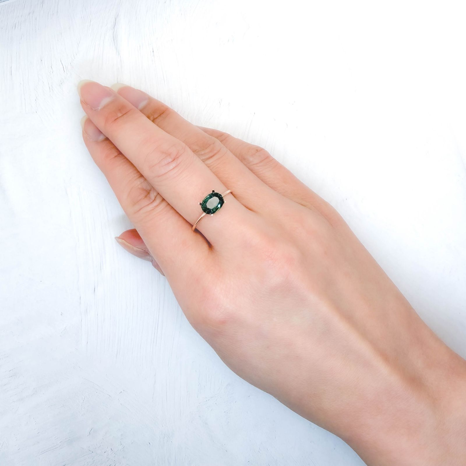 サファイア(宝石名サファイア) マダガスカル/スリランカ産 ソ付(彩珠) 1.768ct / 7.8x6mm前後 [260112473]