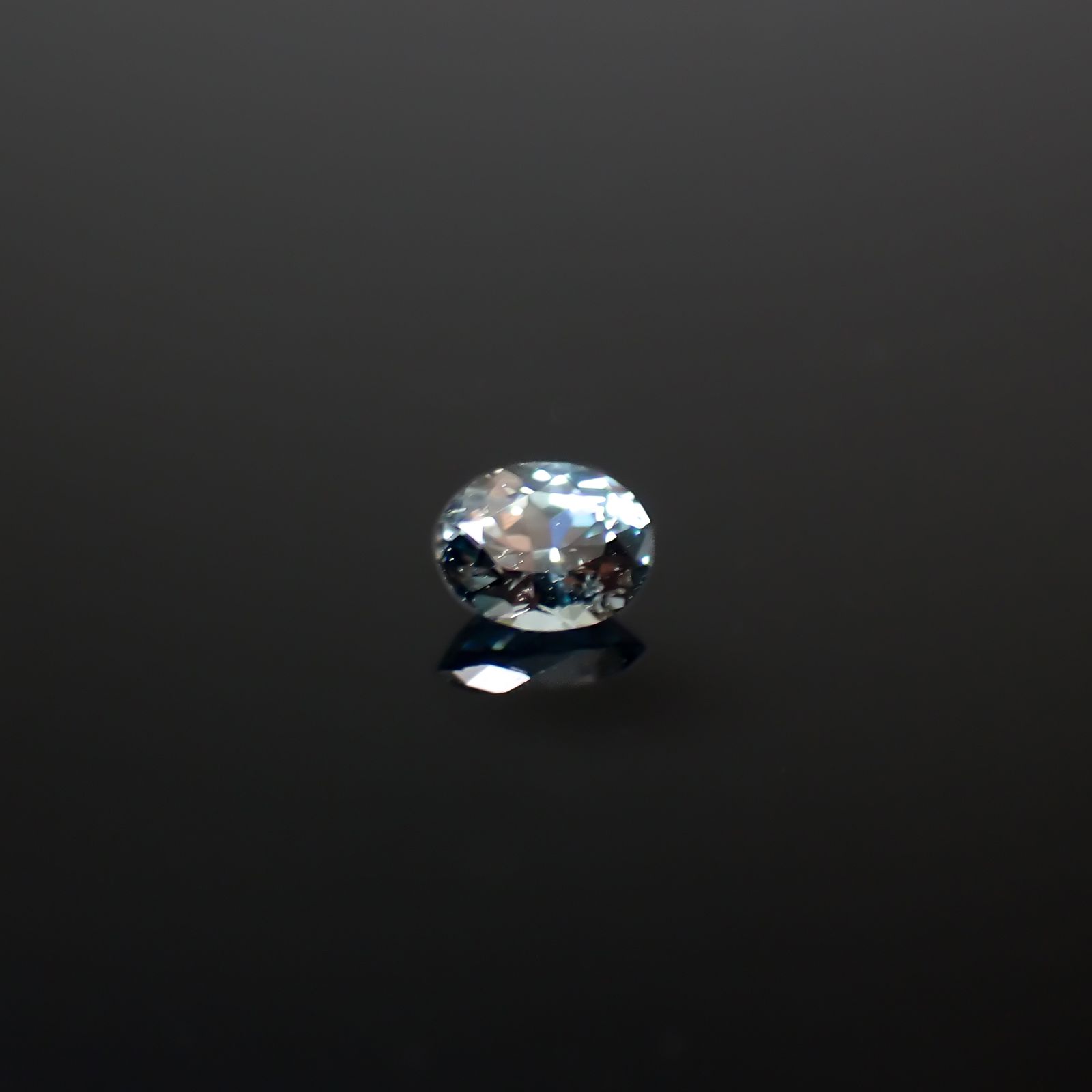 サファリン スリランカ産 0.12ct / 3.4x2.7mm前後 [260432052]