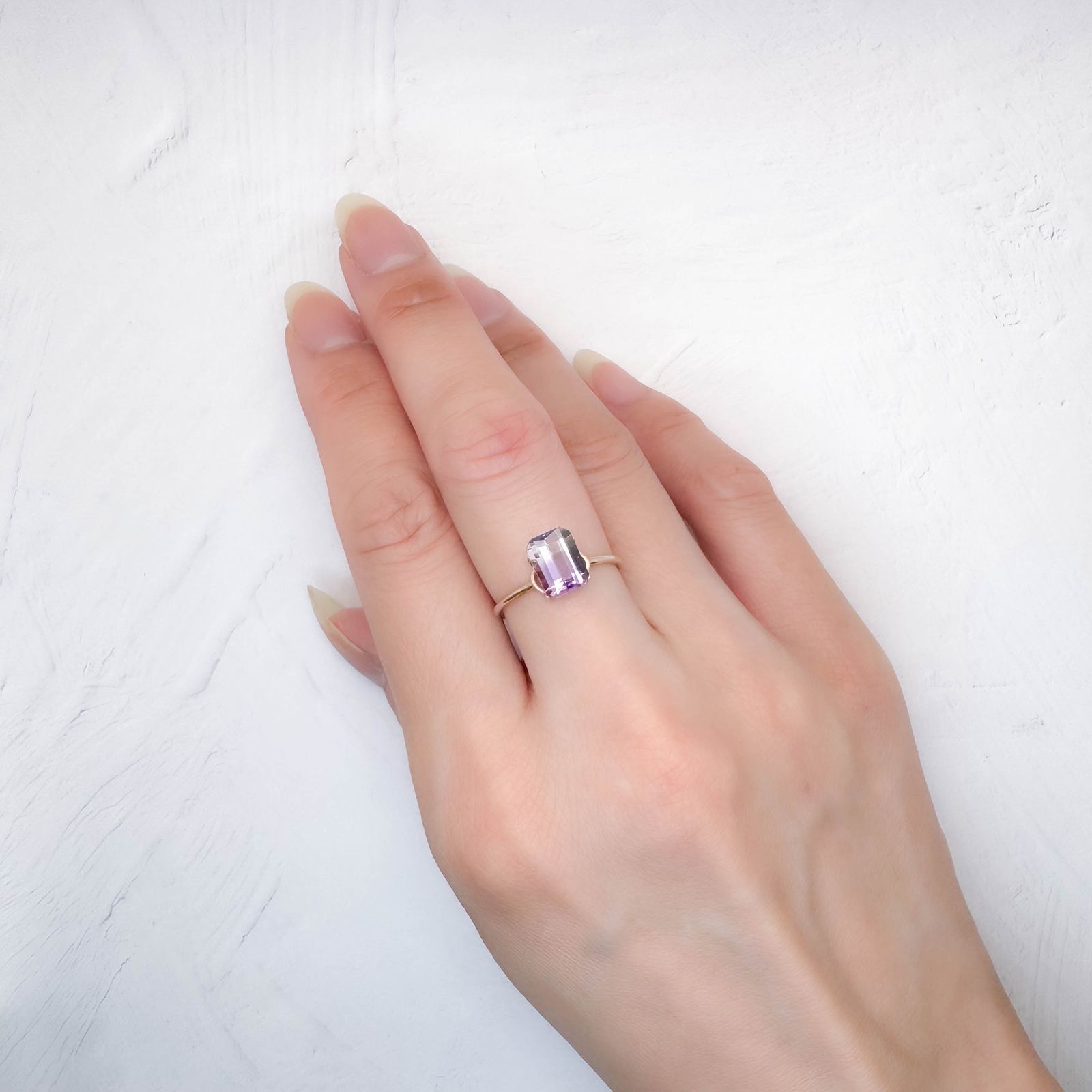 アワーグラスアメジスト モロッコ産 1.54ct / 8x6.1mm前後 [250730893]