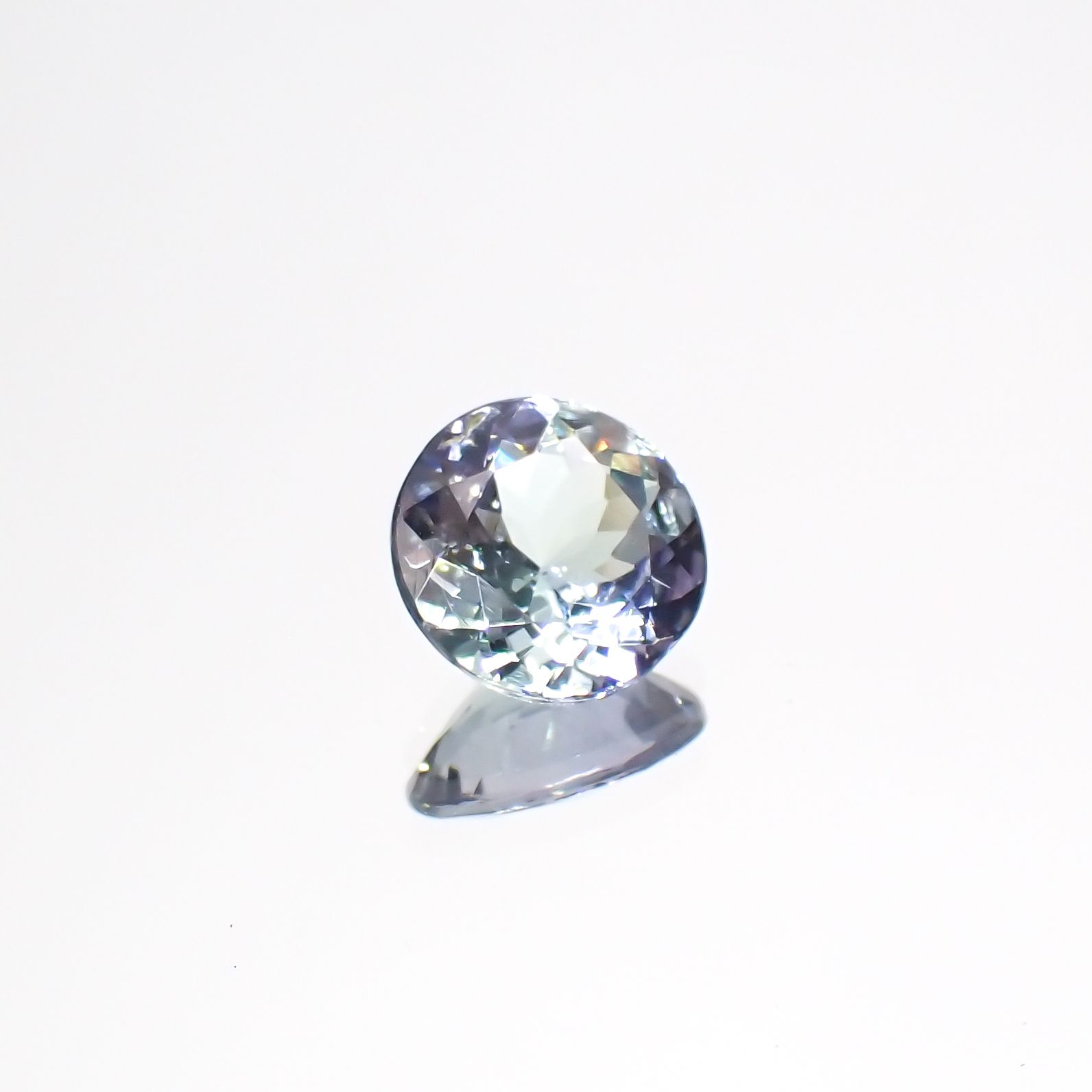 バイカラータンザナイト(宝石名タンザナイト/ゾイサイト)タンザニア産 1.10ct 識別済[231224646]7x6.9mm前後