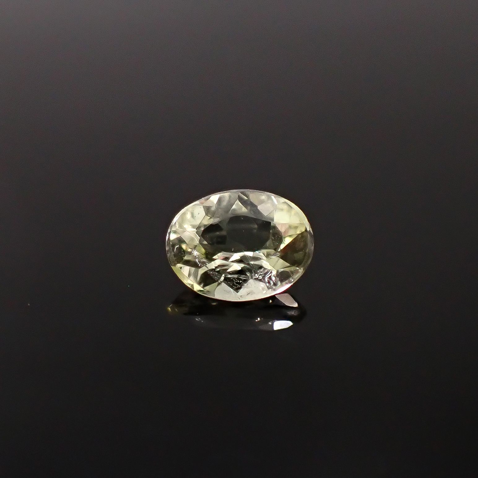 ブラジリアナイト(宝石名ブラジリアナイト)ブラジル産 識別済 0.45ct / 5.8x4.5mm前後 [260131497]