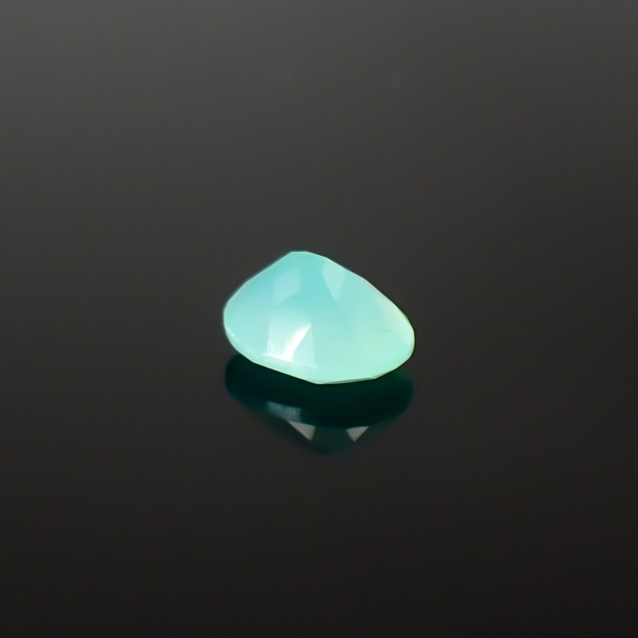 アクアプレーズ 南アフリカ産 1.28ct / 8.1x6.1mm前後 [260432019]