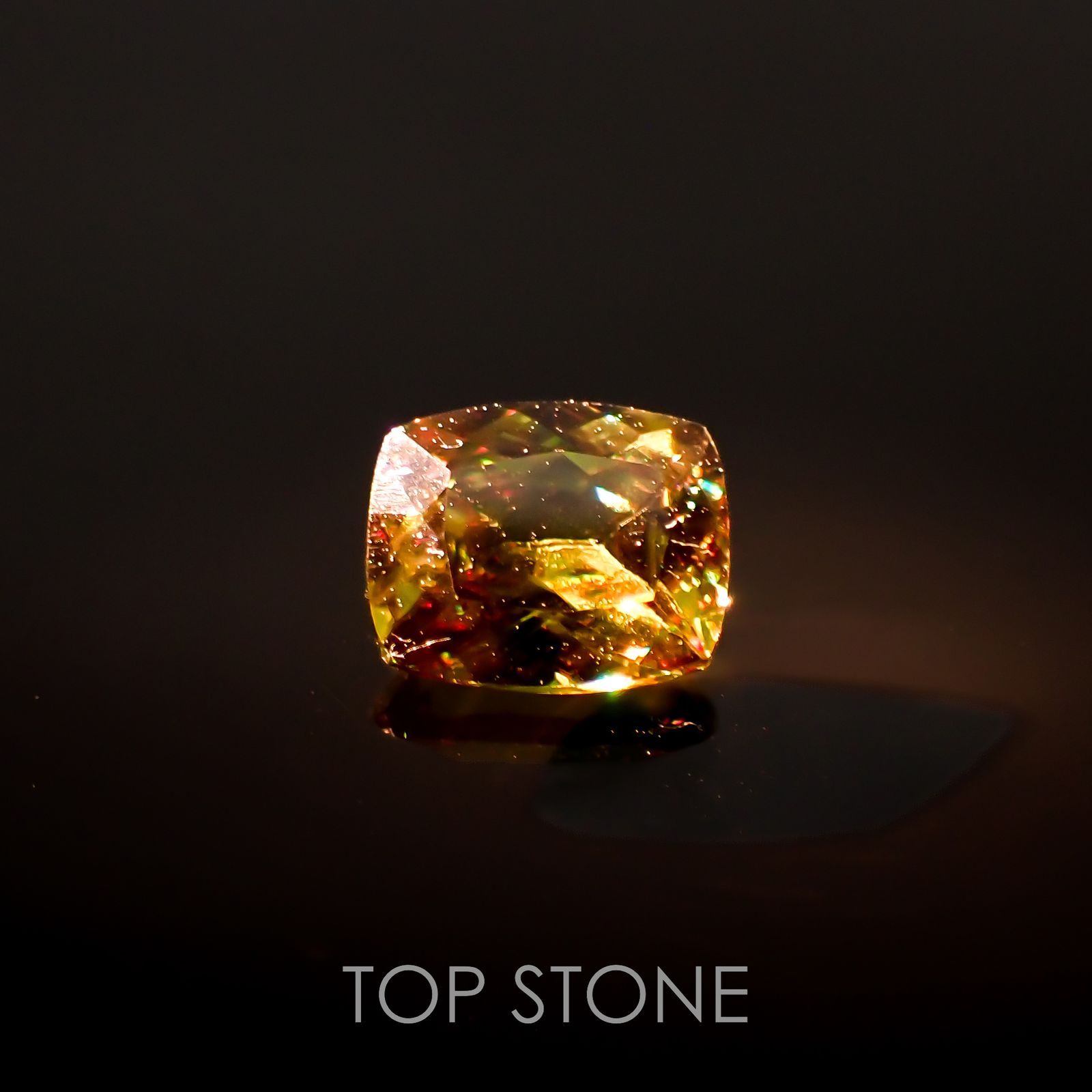 カラーチェンジスフェーン パキスタン産 0.83ct[221119186]6.3x5.2mm前後