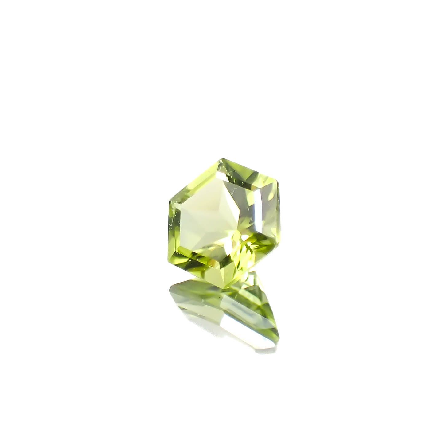 ◇ヘキサゴンカット◇ペリドット(宝石名ペリドット)アメリカ産 0.51ct 識別済[250330110]5x4.9mm前後