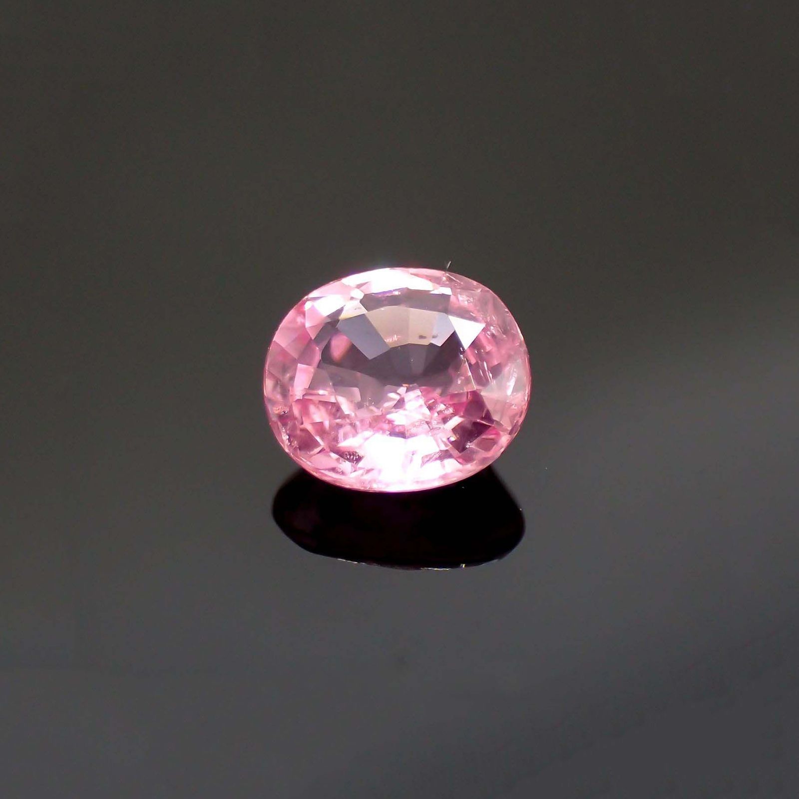 ピンクスピネル(宝石名ピンク・スピネル)タンザニア産 識別済 1.19ct / 6.8x6.4mm前後 [260222568]