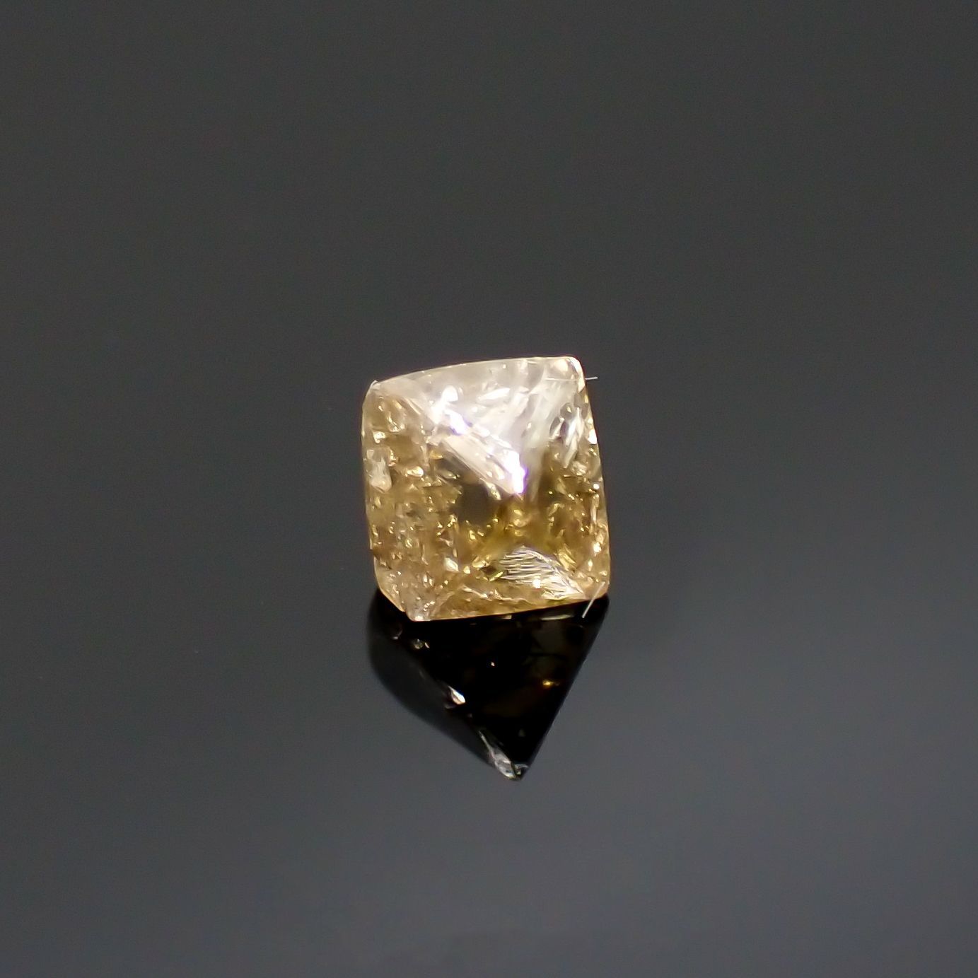 ソーヤブルダイヤモンド 原石 0.44ct[220515824]4.5x4.4mm前後