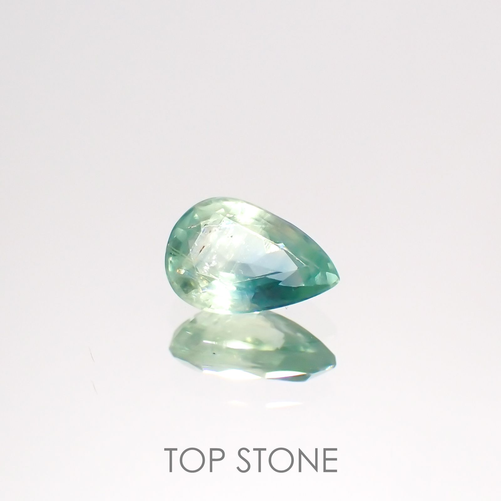 バイカラーカイヤナイト(宝石名カイヤナイト)ネパール産 0.93ct 識別済[220115367]7.4x5mm前後