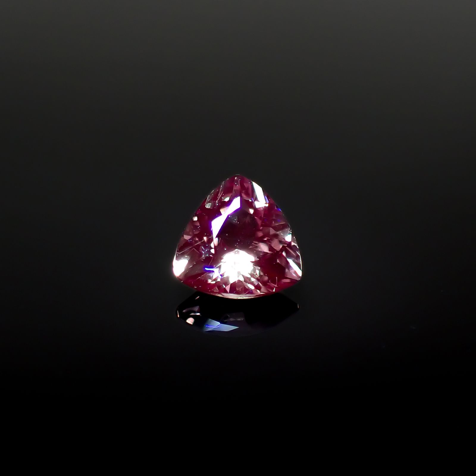 ドラゴンガーネット タンザニア産 0.92ct[240326660]6.2x6.1mm前後