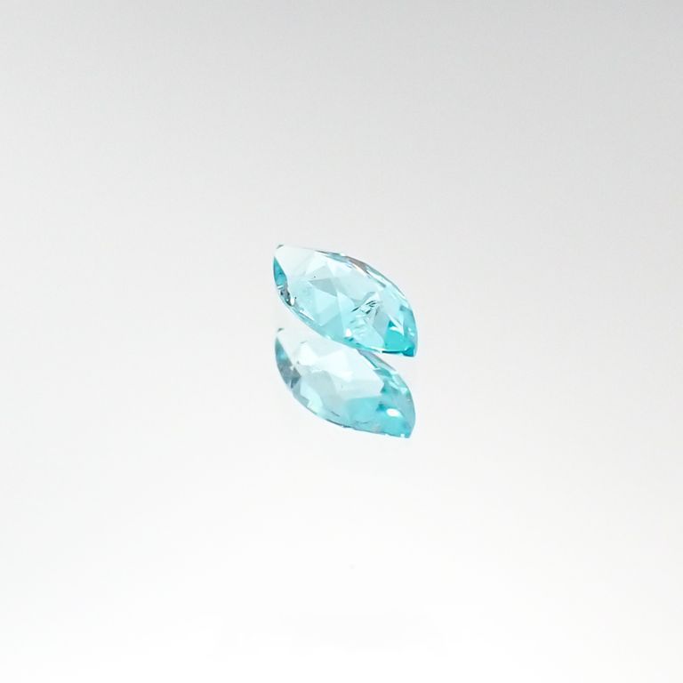 パライバトルマリン(宝石名トルマリン/別名パライバ・トルマリン) ブラジル・パライバ州バターリャ鉱山産 0.063ct 識別済[20095309]4×2mm前後