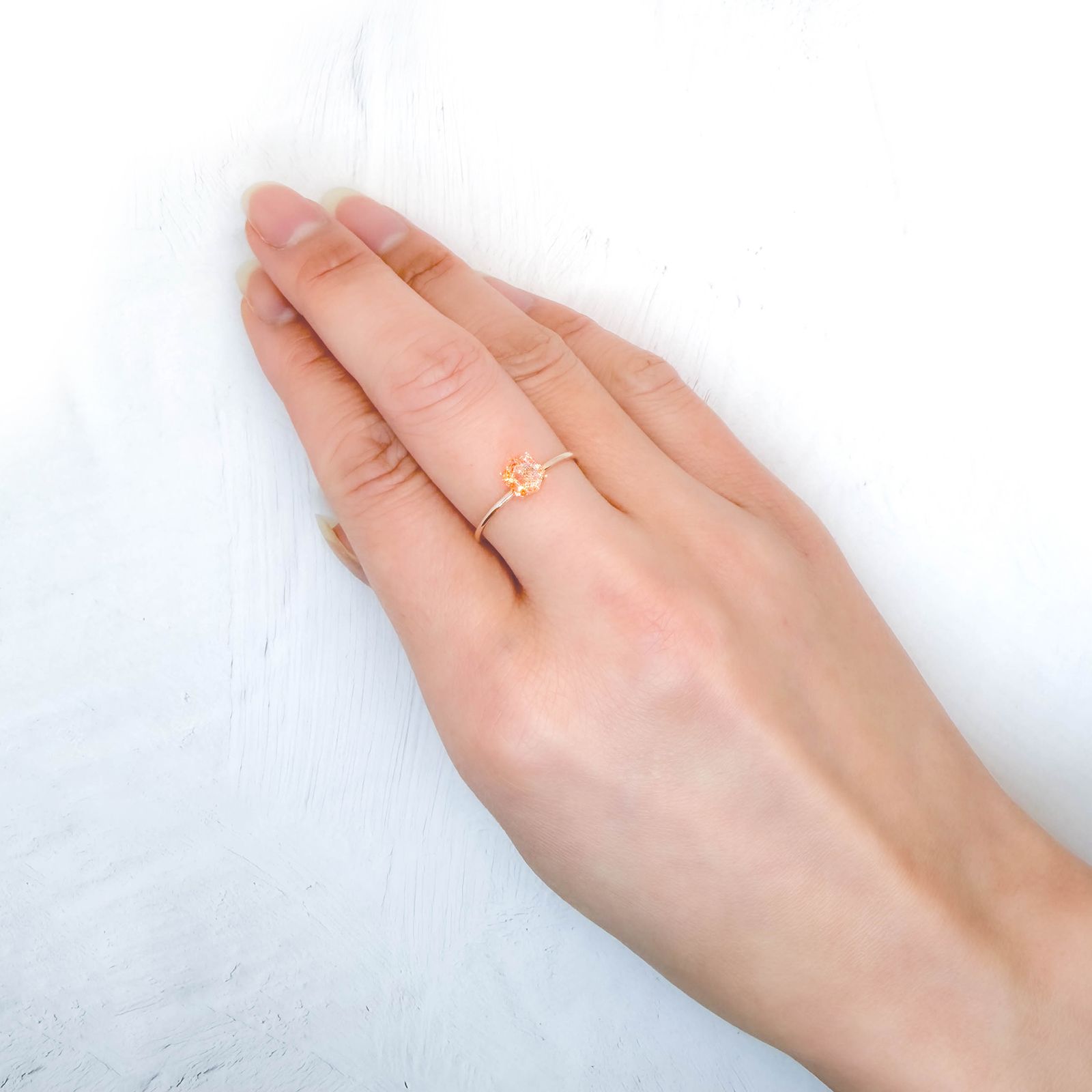 ◇ヘキサゴンカット◇イリュージョンサンストーン インド産 0.58ct / 5.1x5mm前後 [260215487]